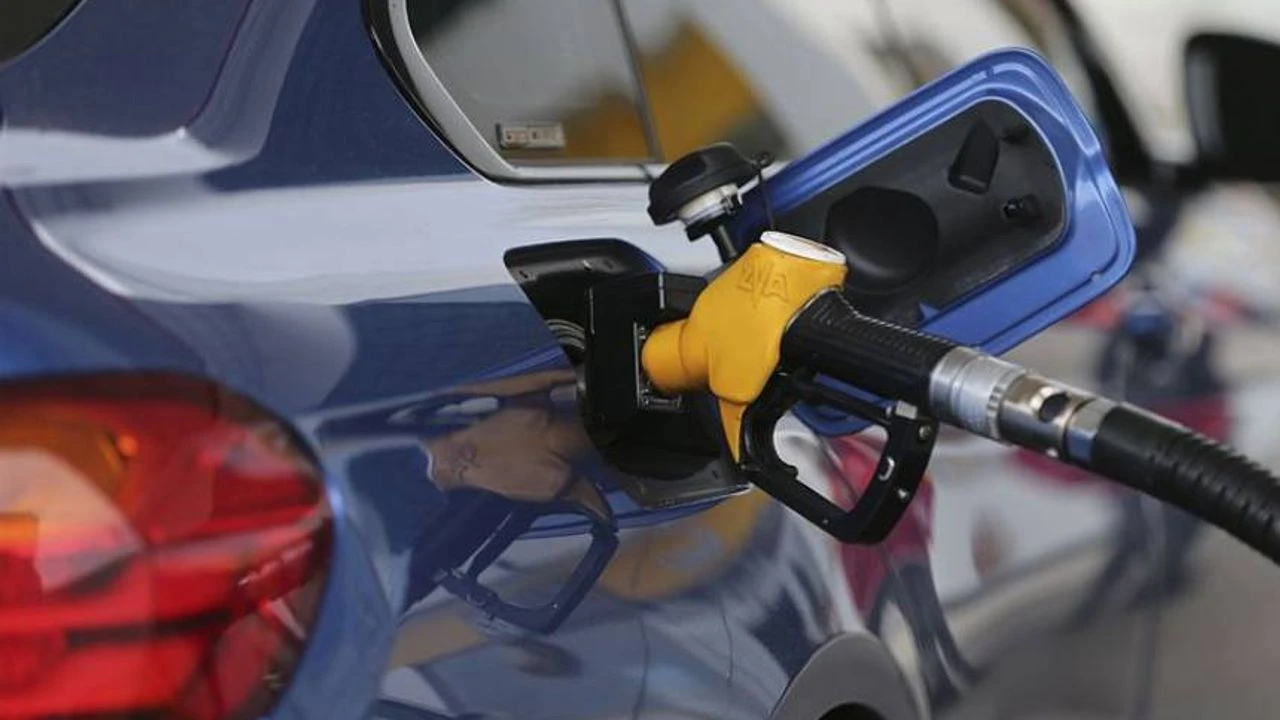 Benzin Fiyatlarına Büyük Zam Geliyor: Araç Sahipleri Dikkat! (1 TL Artış)