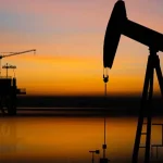 Diplomasi Molası Brent ve WTI’yi Düşürdü, Arz Endişeleri Fiyatları Yükseltmeye Hazır