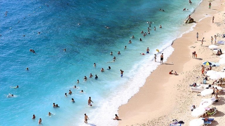 Perakendede Fırsat Eşitsizliği: İndirimler Turiste Pahalı, Yerliye Can Suyu