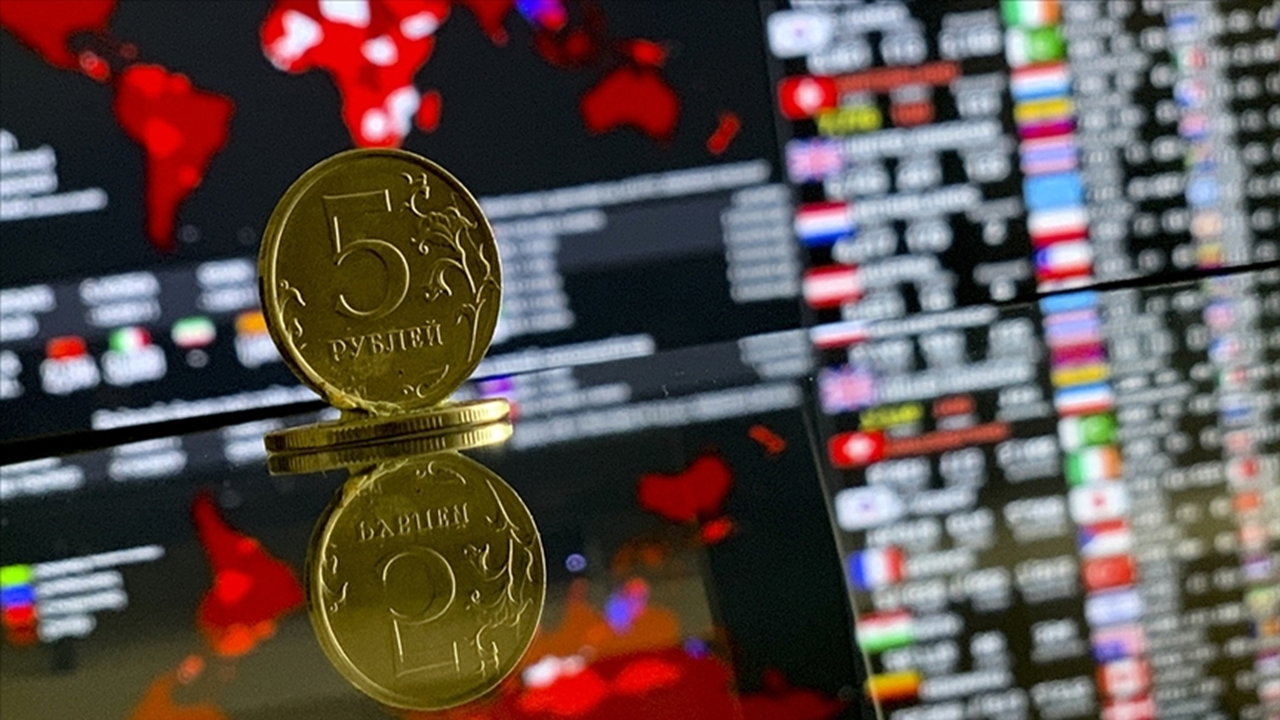 Trump’tan Rusya’ya Süre Baskısı: Moskova Borsası ve Ruble Değer Kaybetti