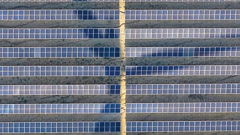 Aşırı Hava Olayları Güneş Enerjisi Santrallerinin Verimliliğini Düşürüyor