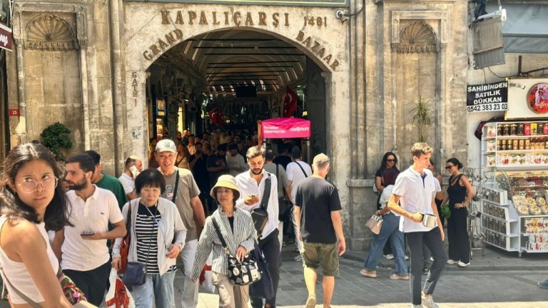 Kapalıçarşı Turizmde Rekor Kırdı: İlk 6 Ayda 5 Milyon Turist Ağırladı