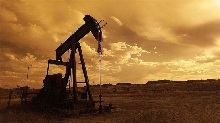 Petrol Fiyatları Fed Beklentisiyle Geriledi: Ticaret Anlaşması Etkisi Sürüyor