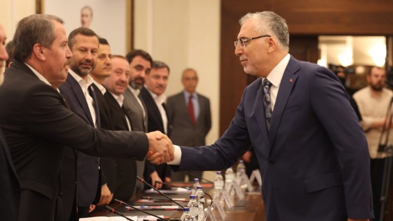 Bakan Işıkhan’dan Memur ve Emekli Toplu Sözleşme Mesajı: Hedef Yeni Kazanımlar