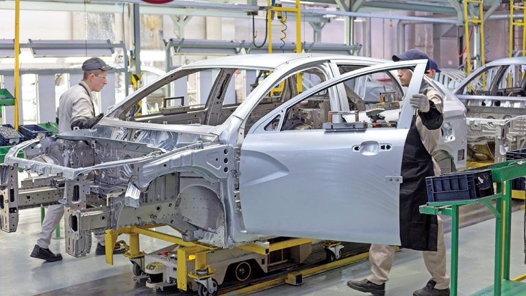 Avtovaz Üretimi Kısıyor: Yüksek Faiz ve İthal Rekabet Üretimi Vuruyor