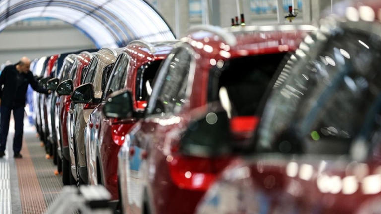 İkinci El Otomobil Fiyatları: Reel Düşüş Devam Ediyor, Elektrikli Araçlar Stabil