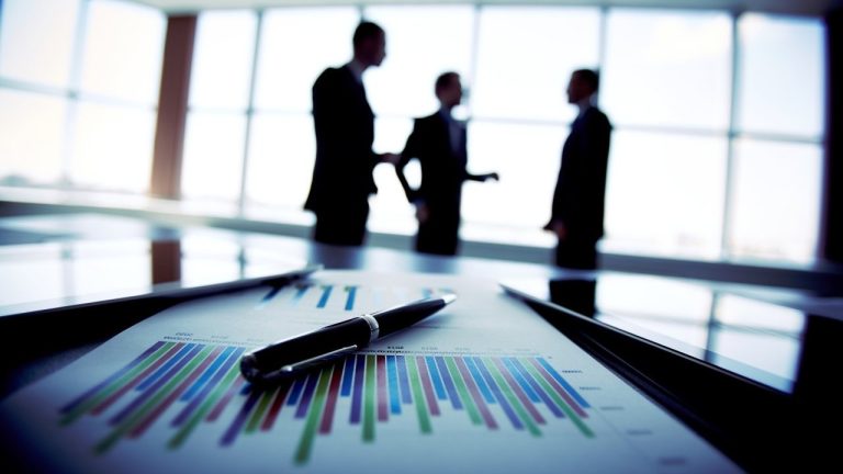 Startup Yatırımları Düşüşte: Fintech ve Yapay Zekâ Umut Veriyor
