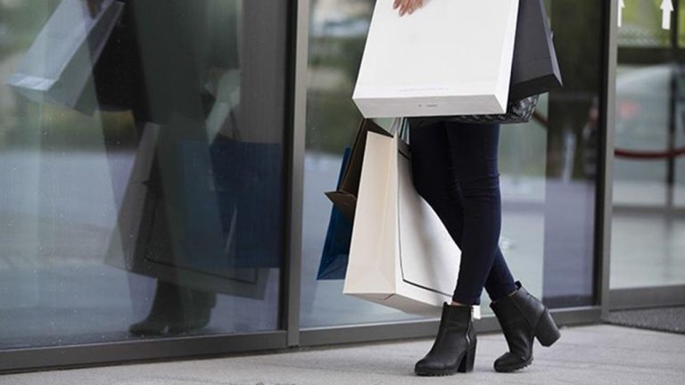 Sadelik Liderliği: Lüks Moda’da ‘Sessiz’ Yükseliş ve Küresel Etkileri