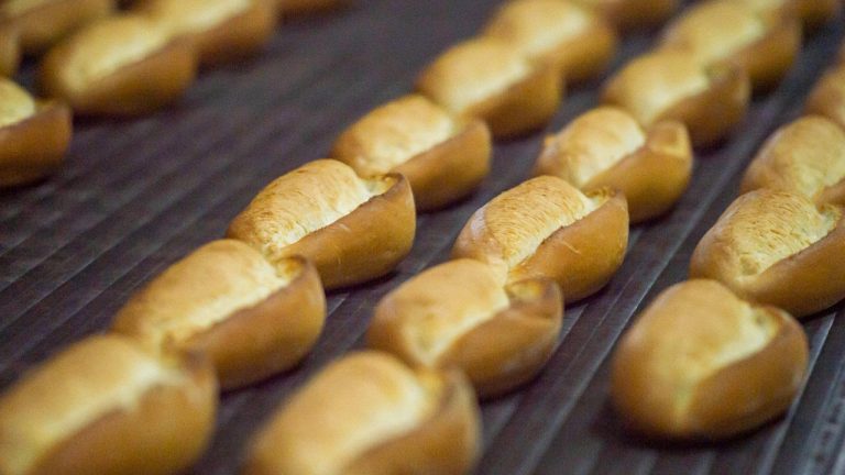 İzmir Halk Ekmek Fiyatları Sabit Kaldı: Halkın Yanında Olmaya Devam