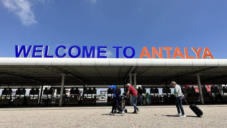 Antalya Havalimanı Yolcu Rekoru Kırdı: 16 Ağustos’ta Zirveye Ulaştı