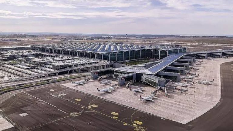 İstanbul ve Antalya Havalimanlarından Rekor Uçuş ve Yolcu Sayısı Açıklaması