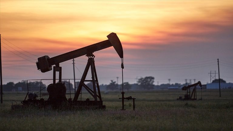 Brent Petrol Fiyatları Düşüşte: 50 Dolar İhtimali Masada mı?