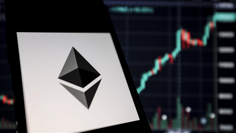Kripto Piyasası Dalgalı: Ethereum Rekor Tazeledi, Bitcoin Düşüşte