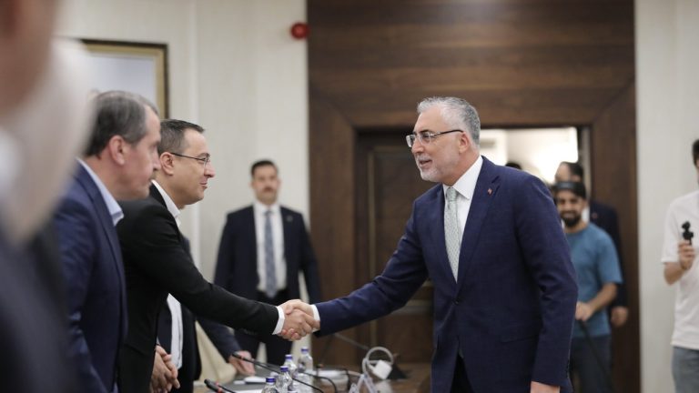 Bakan Işıkhan’dan Memur Zammı Açıklaması: Toplu Sözleşme Görüşmeleri Devam Ediyor