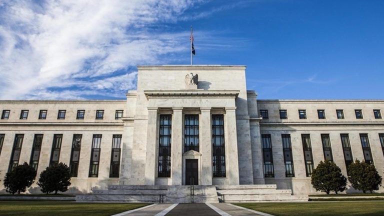 Fed Tutanakları: Enflasyon Endişesi Artıyor, Faiz Kararı Belirsizliğini Koruyor
