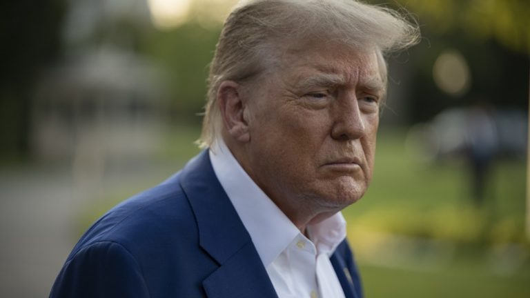 Trump’tan Çip ve Yarı İletkenlere Kademeli Gümrük Vergisi Sinyali