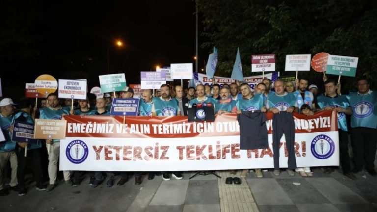 Memur Zammı Anlaşmazlığı: Sağlık-Sen’den Red ve Oturma Eylemi