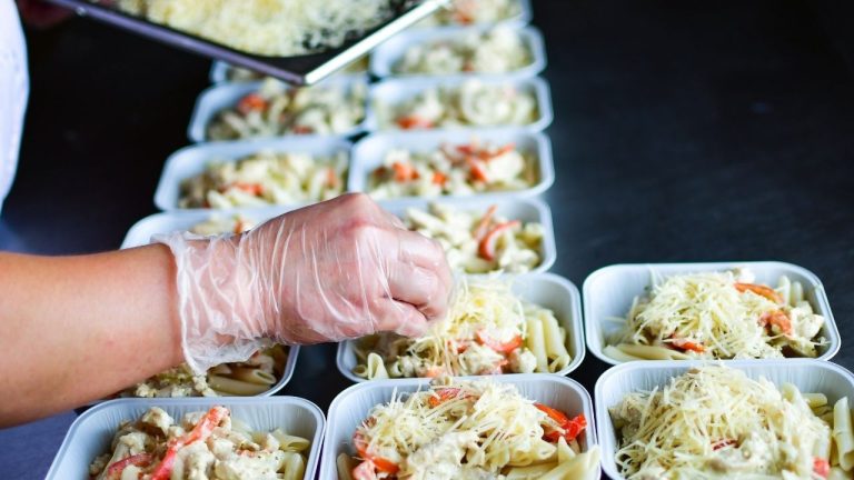 Hayalet Mutfaklar Türkiye’de Yaygınlaşıyor: Toplu Yemek Siparişlerinde Yeni Dönem