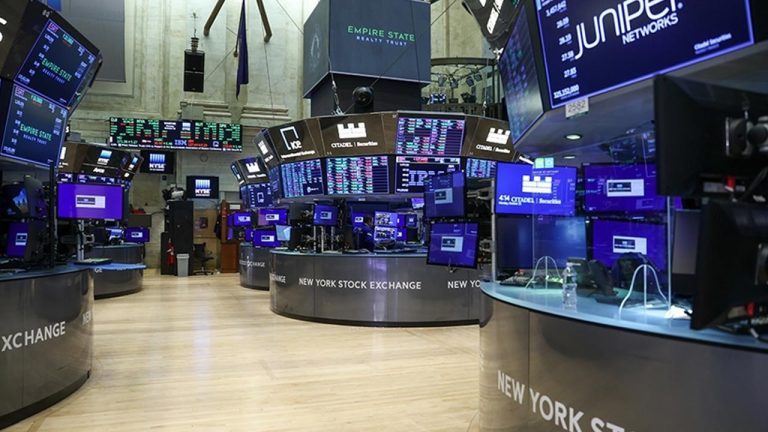 New York Borsası Trump’ın Tarife Açıklamaları ve Veri Zayıflığıyla Düştü