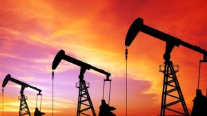 UBS’den Petrol Fiyatı Tahminlerinde Revizyon: Arz Artışı ve Yaptırımlar Etkili