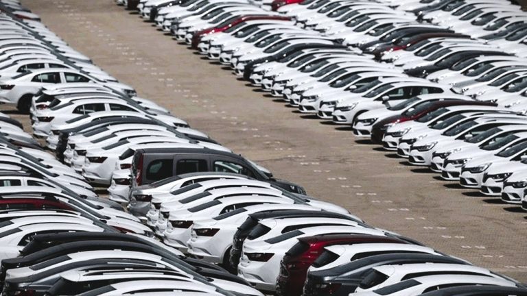 Rusya Otomobil Pazarı Çöküşte: Satışlar Yüzde 26 Düştü