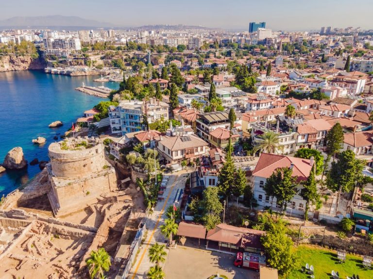 Antalya Turizmde Rekor Kırdı: Günlük Ziyaretçi Sayısı 105 Bini Aştı!