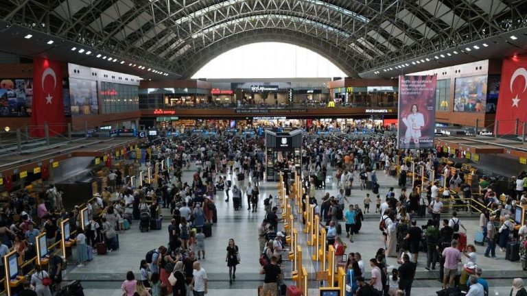 Sabiha Gökçen’den Rekorlar Serisi: Bir Günde 8 Ayrı Zirve!