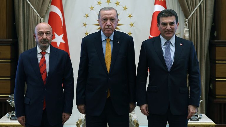 Cumhurbaşkanı Erdoğan ve OYAK Başkanı Aksakallı Külliye’de Bir Araya Geldi
