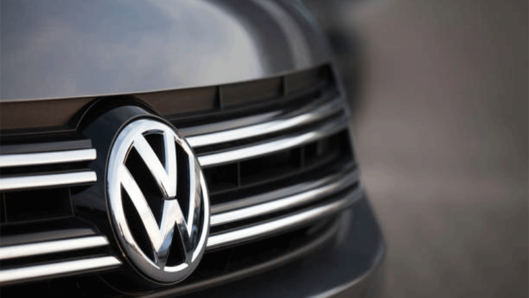 AB Otomobil Pazarı Daralıyor: Volkswagen Liderliğini Koruyor, Elektrikli Araçlar Yükseliyor