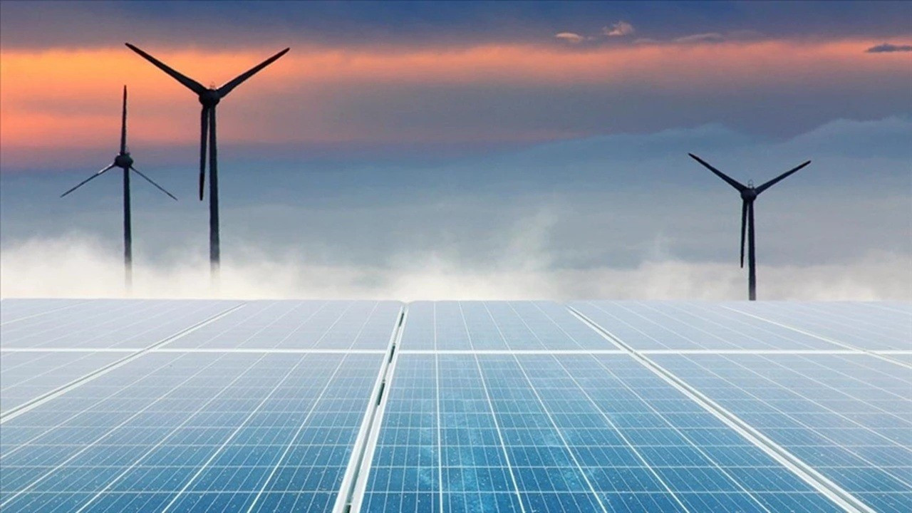 Türkiye’de Elektrik Üretimi: Doğal Gaz ve Güneş Yükselişte, Hidro ve Rüzgar Gerilemede