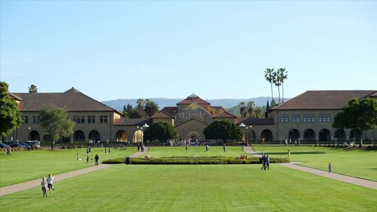 Stanford Üniversitesi Trump Politikaları Nedeniyle 363 Çalışanını İşten Çıkaracak