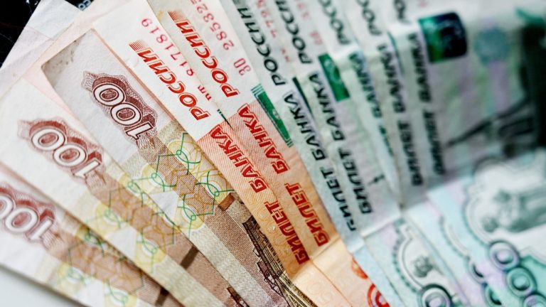 Rus Rublesi, Beklenenden Az Faiz İndirimine Rağmen Değer Kazandı