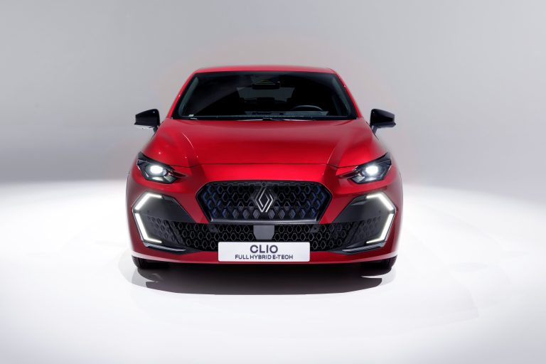 Yeni Renault Clio Tanıtıldı: Bursa Üretimiyle Türkiye Ekonomisine Katkı