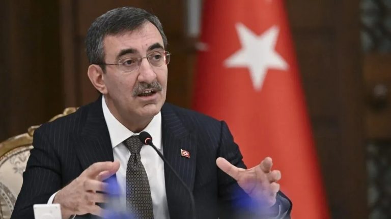 Yılmaz: Vergi Artışı Yok, Gelirler Kayıt Dışılıkla Artırılacak