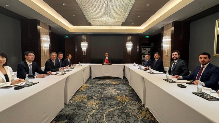 Bakan Bayraktar Çinli Enerji Devleriyle Masada: Yatırım ve İşbirliği Fırsatları