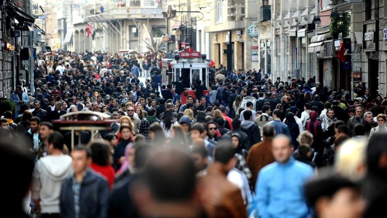 Hükümetten Ev Gençleri Hamlesi: İstihdam Oranını Artırma Hedefi
