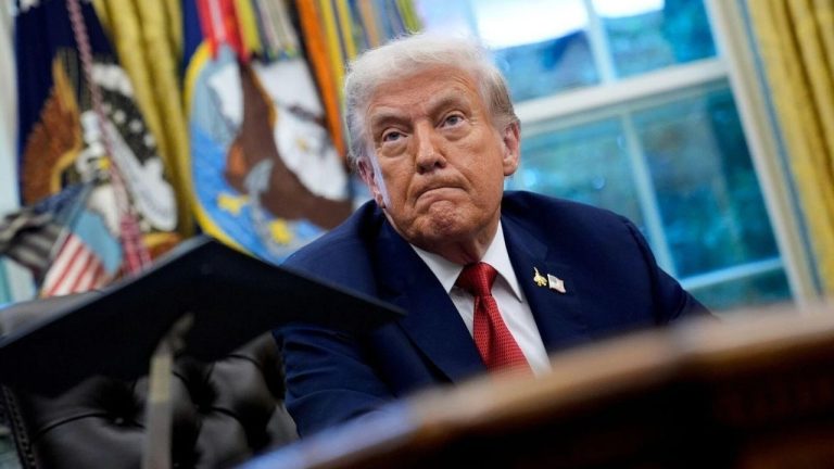 Trump’ın Tarifeleri ve Fed Belirsizliği Piyasaları Sarsıyor: Küresel Ekonomi Alarmda