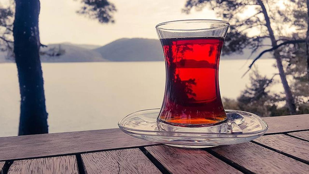 Çay Fiyatları Rekor Kırıyor: Bir Bardak Çay Artık Lüks Mü Oldu?