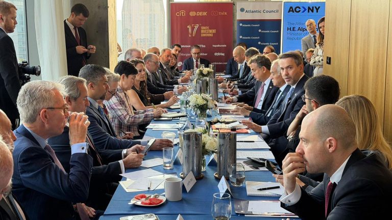 Bakan Bayraktar’dan ABD’li Yatırımcılara Enerji Sektöründe 30 Milyar Dolarlık Altyapı Çağrısı