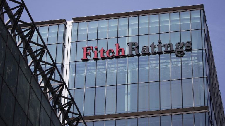 Fitch Fransa’nın Kredi Notunu Düşürdü, Gerekçe Yüksek Borç ve Siyasi İstikrarsızlık