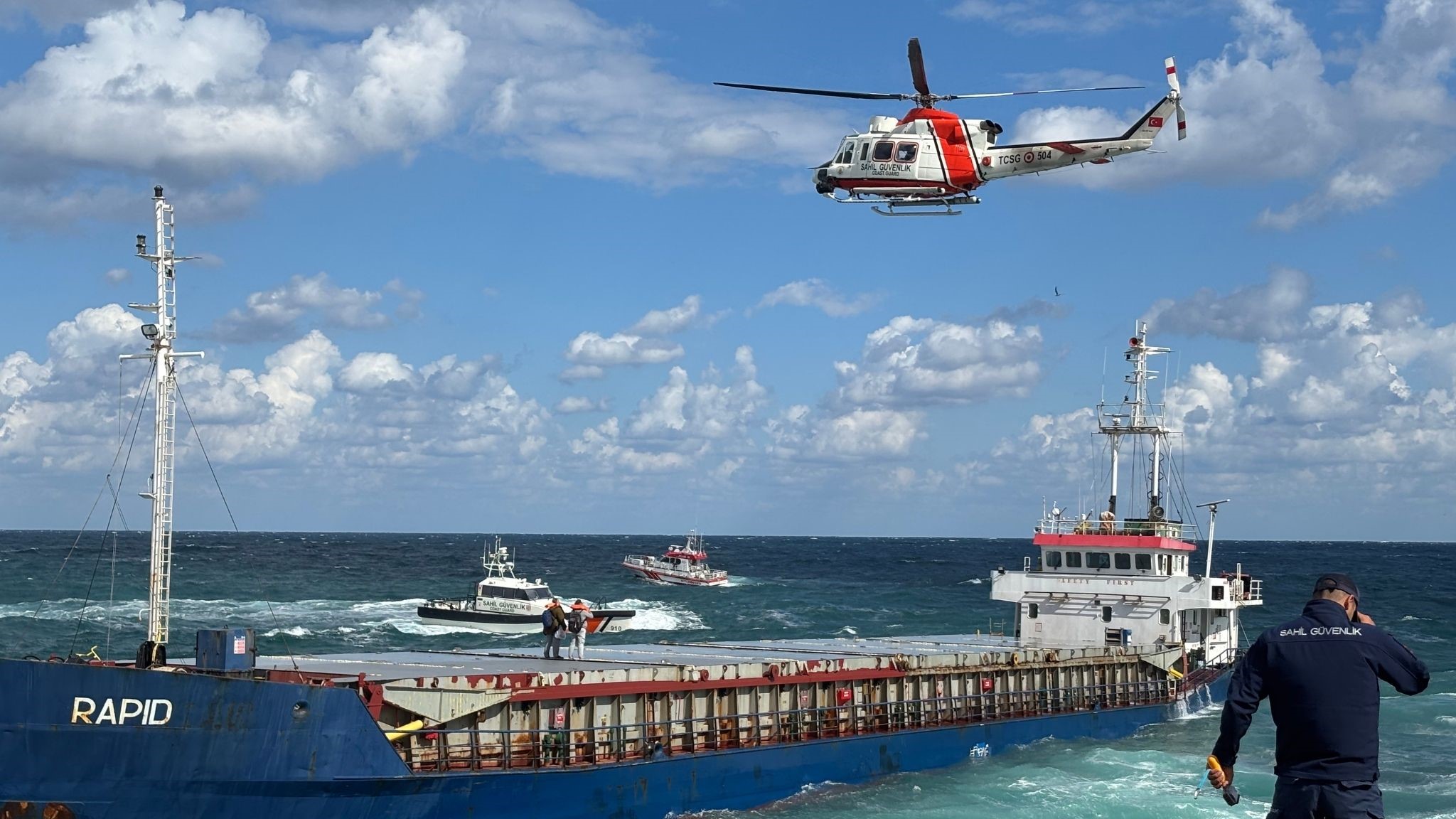 Kocaeli’de Kargo Gemisi Fırtına Nedeniyle Karaya Oturdu, 7 Mürettebat Kurtarıldı