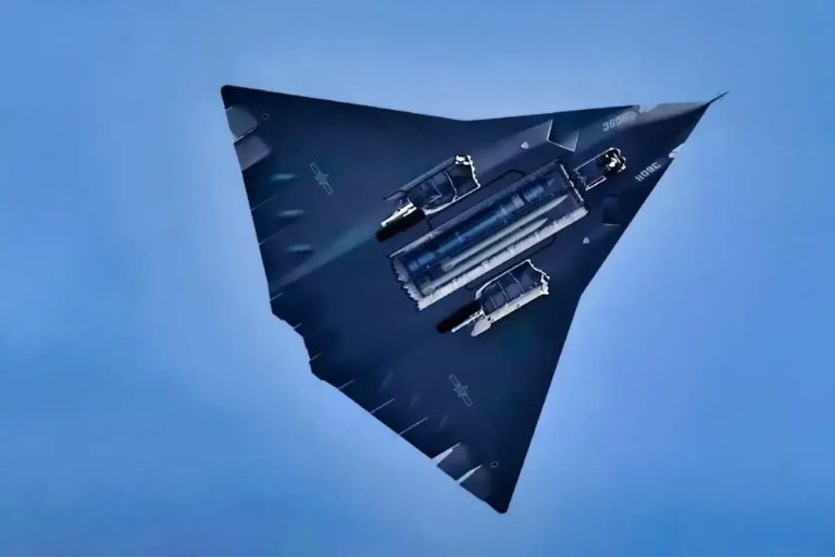 Çin J-36 Savaş Uçağı Test Uçuşuyla F-35’i Geride Bırakmayı Hedefliyor