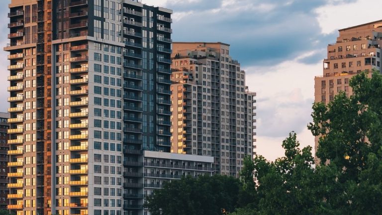 Apartman Sakinleri Dikkat: Gürültü ve Çevre Cezaları 2026’da Artıyor!