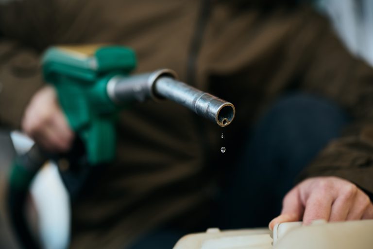 Brent Petrol Fiyatları Yükselişte: OPEC+ Kararları ve Yaptırım Beklentileri Etkili