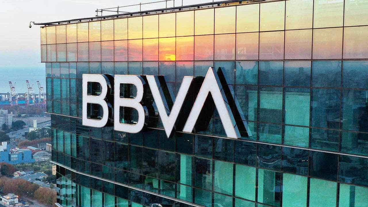 BBVA: Türkiye Ekonomisi 2025 Büyüme Beklentisi Yükseldi, Dolar/TL Tahminleri Sabit