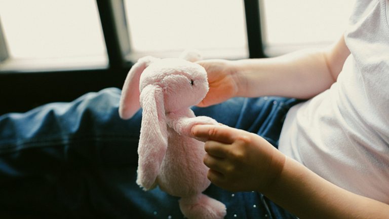 Bakanlık Alarm Veriyor: Hello Baby Pelüş Oyuncak ve İş Güvenliği Ayakkabısı Toplatılıyor