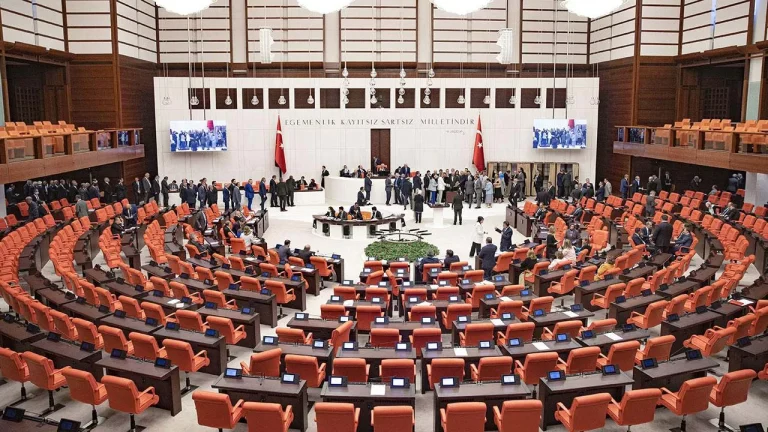 Türkiye’de Yapay Zeka Çağı: İlk Yasa Teklifi TBMM’de, Cezalar Geliyor