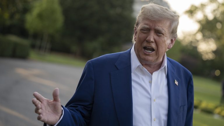 Trump’tan Yarı İletken İthalatına Tarife Uyarısı: ABD Üretimi Teşvik Hamlesi