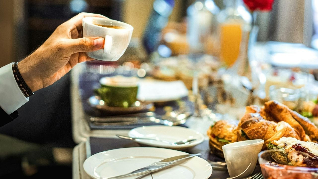 Masa Ücreti İddialarına DMM’den Yanıt: Restoran ve Kafelerde Yeni Uygulama Yok