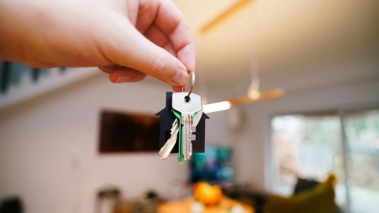 Emeklilere Kiralık Ev Yok İlanı: Haciz Gerekçesiyle Ayrımcılık Tepki Çekti